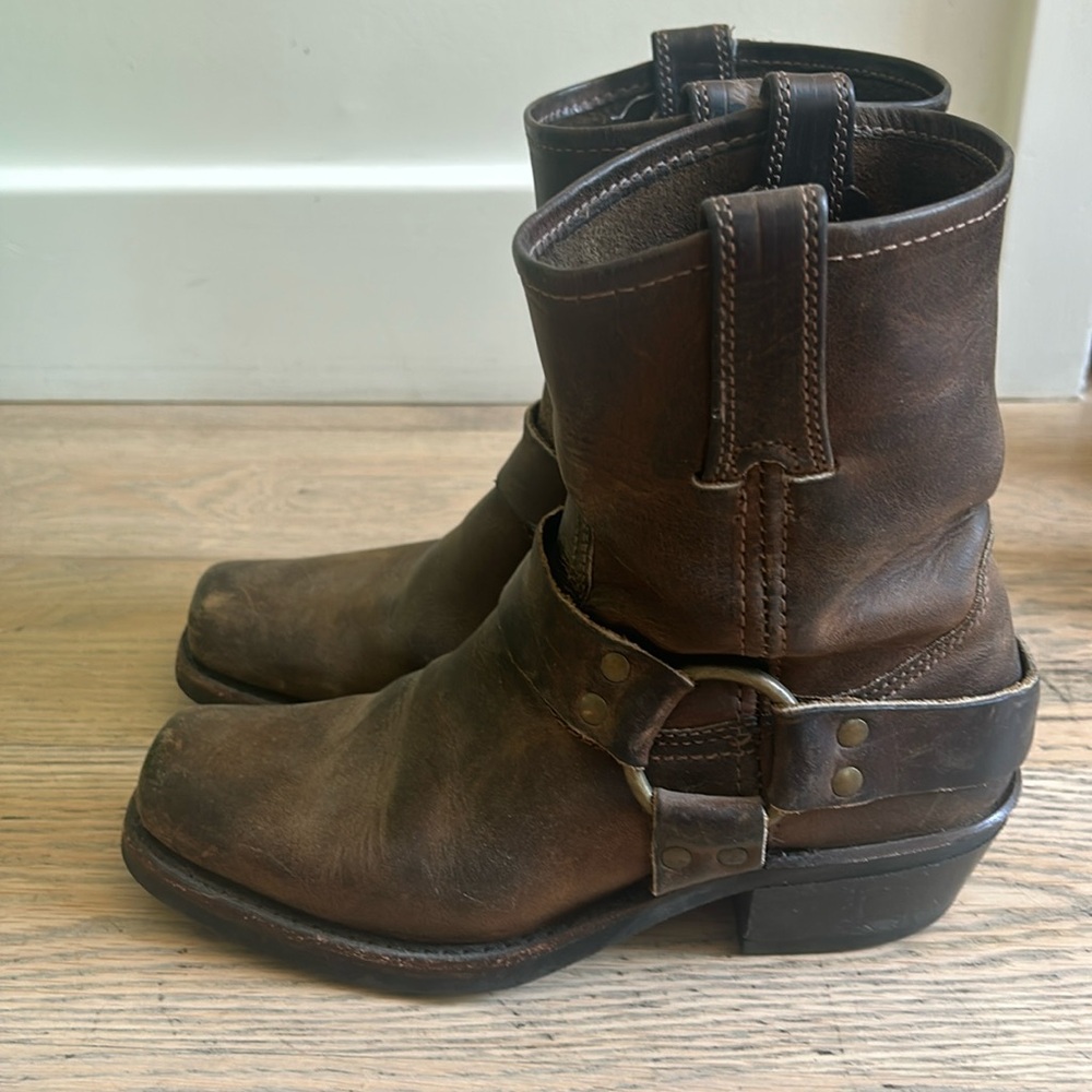 Frye Harness 8R Lug Harness Brown Leather Vintage Cowboy Calf Ankle Boot